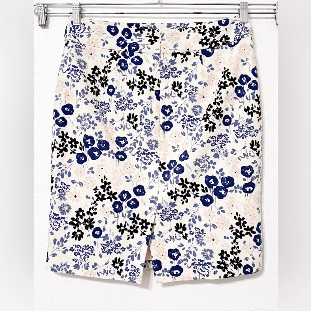 Ann Taylor Cream Pencil Skirt Knee-Length Work Floral Lined Cotton Elevate Work